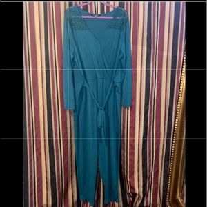 Romper pants suite, green, with lace accents and front tie